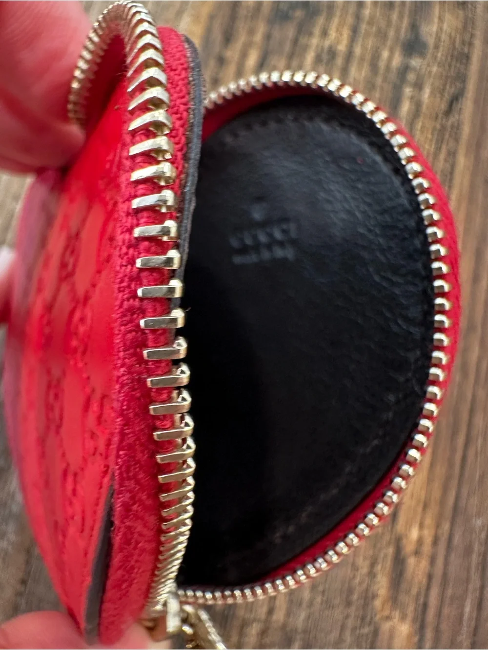 Gucci red Heart Coin Pouch with gold Heart Charm - Picture 6 of 10